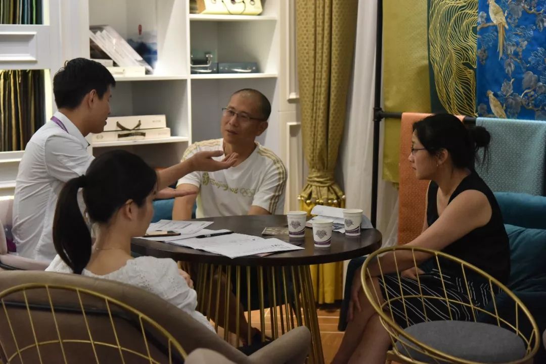 在市场竞争这么激烈的家装市场 能够像安然居装饰这样屹立15年 并不断发展壮大的家装企业 绝对是屈指可数 这是市场对安然居的认可 是业主对安然居的肯定 是行业对安然居的支持