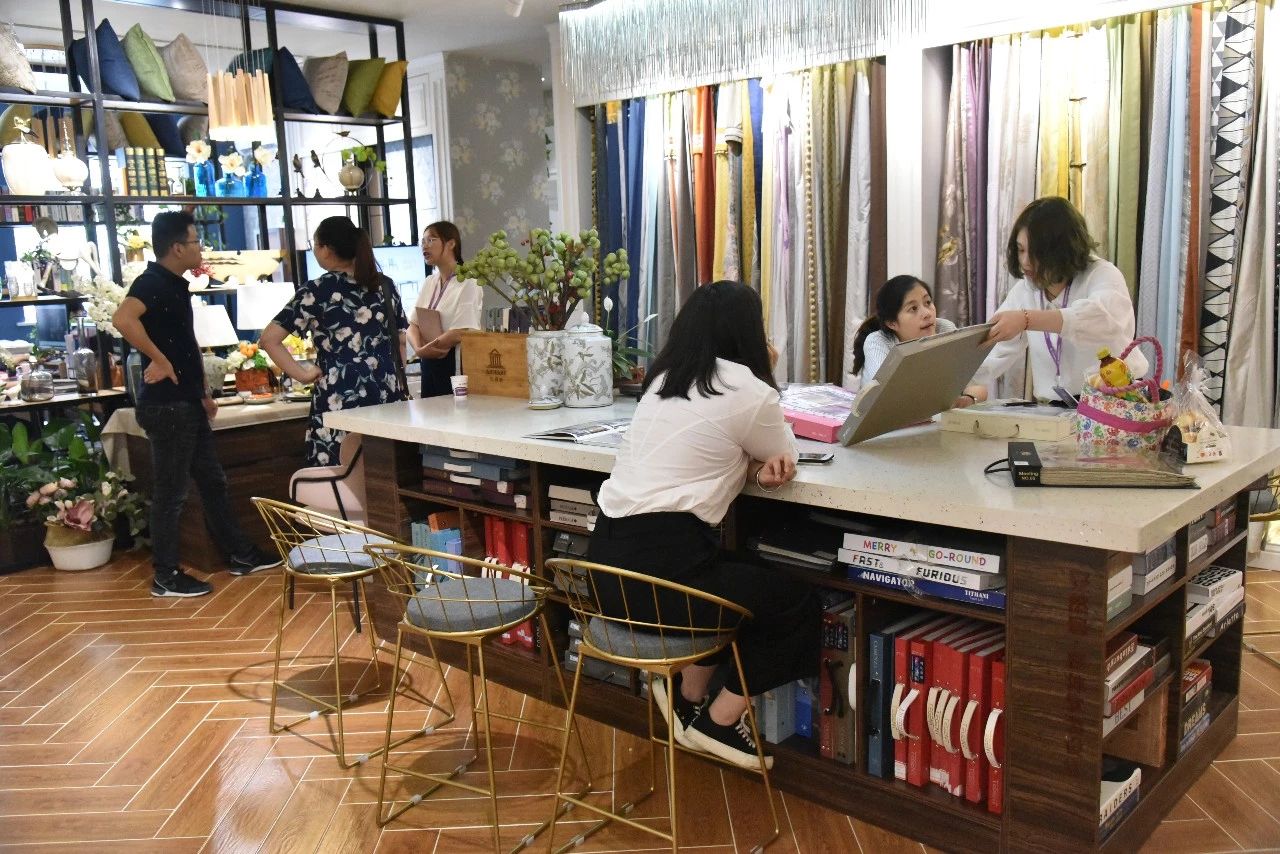 在市场竞争这么激烈的家装市场 能够像安然居装饰这样屹立15年 并不断发展壮大的家装企业 绝对是屈指可数 这是市场对安然居的认可 是业主对安然居的肯定 是行业对安然居的支持
